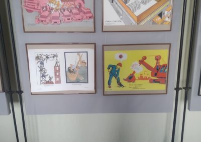 Выставка сатирических плакатов времен СССР