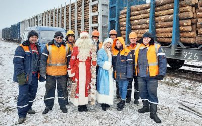 Снегурочка в сопровождении Деда Мороза посетила грузовые терминалы БГЦТЛ